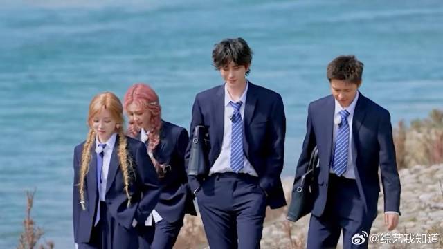 白鹿看见敖瑞鹏的大长腿，眼睛都看直了，满脸羡慕