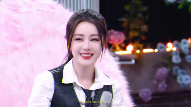 何炅等多年合作者真诚祝福引共鸣