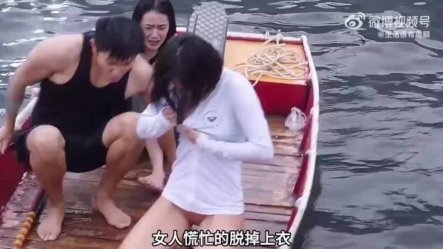 女人被巨齿鲨困在大海里，她到底该如何自救
