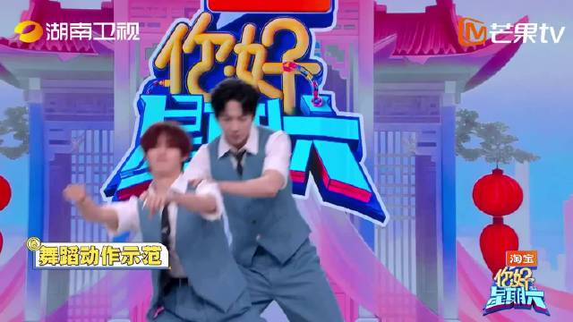 丁程鑫摩托摇跳得好有劲啊，20多岁的正是有劲儿的年纪 ！