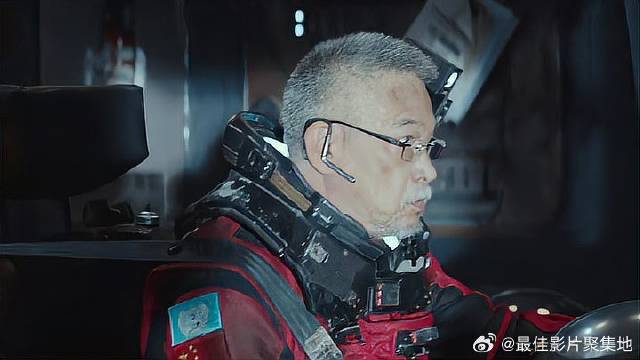 达叔开车和时间赛跑 一脚油门踩到底，成功脱离苦海！