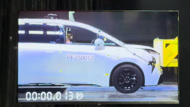 CT6碰撞测试展现上汽通用108项安全标准