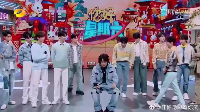 时代少年团默契十足，张真源严浩翔动作神同步！