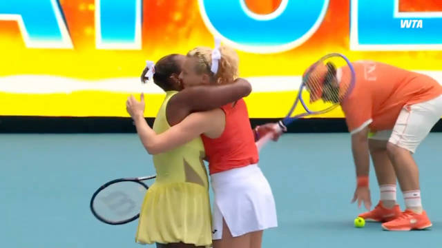 西尼亚科娃汤森德逆转晋级迈阿密决赛，距阳光双冠仅差一胜