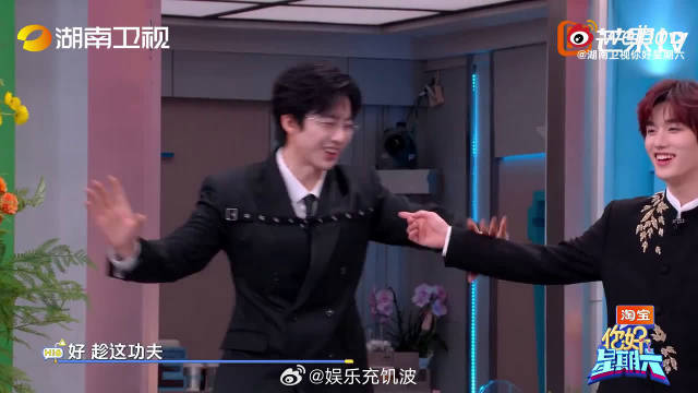 救命！小丁也太皮了！一句话就把刘宇宁整得连忙摆手，这年纪的快乐也太简单了