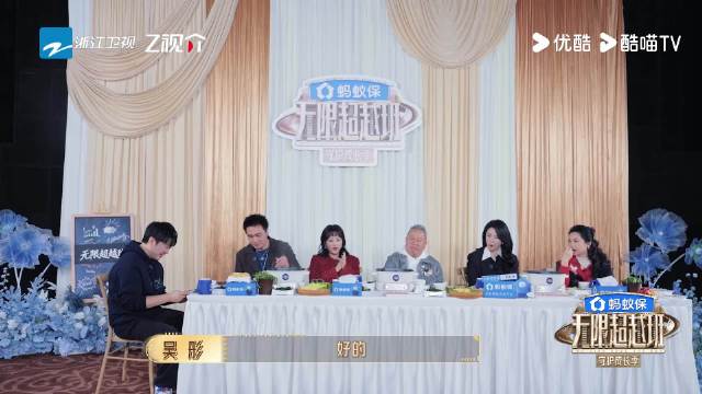 郝蕾自曝睡前听恐怖故事助眠