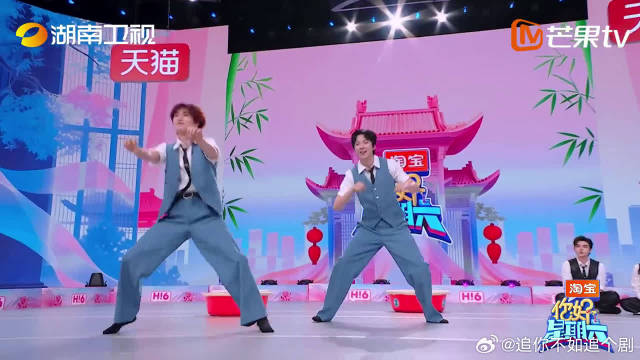 丁程鑫的摩托摇真的很有感觉，浑身都透着力量感，越看越上头