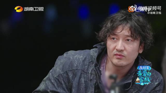 秦岚客栈夜聊谈快乐，称应向内求而非向外