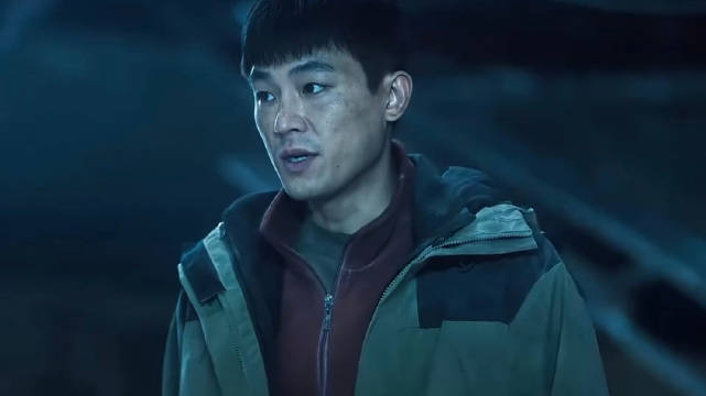 溶洞违建商场坍塌致十余人被埋