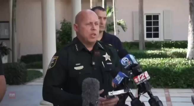 老虎伍兹涉药驾被捕，路虎侧翻无人员受伤