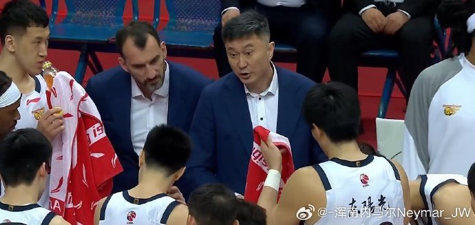 主教练杜锋对广东队频繁被绝杀的原因是如何分析的？