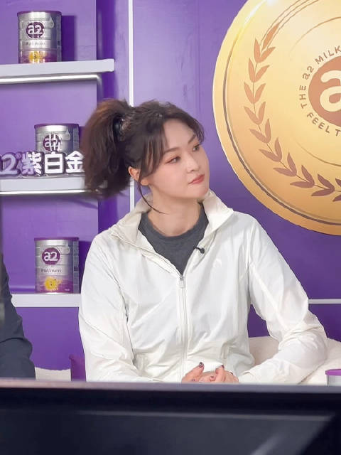 惠若琪担任a2品牌推广大使亮相京东直播