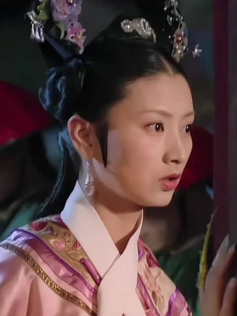 采月冒着欺君的风险骗皇上离开