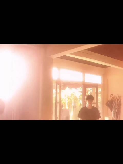 吴比车祸苏醒独居小院，失去挚友与飞行员梦想