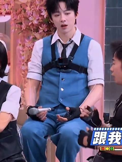 宁宁这胸肌 肯定是有了 什么时候给看不知道