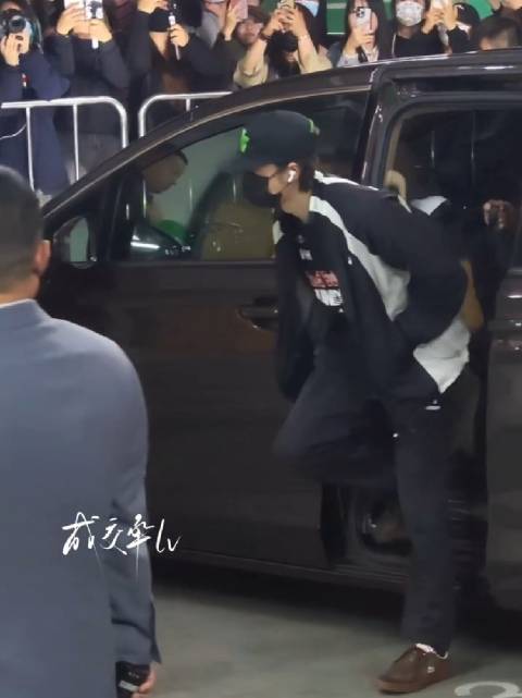 王一博2026年3月28日上海练车首日下班