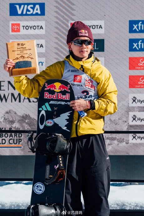 史上第一人！苏翊鸣单赛季包揽双料世界杯总冠军，国际雪联盛赞