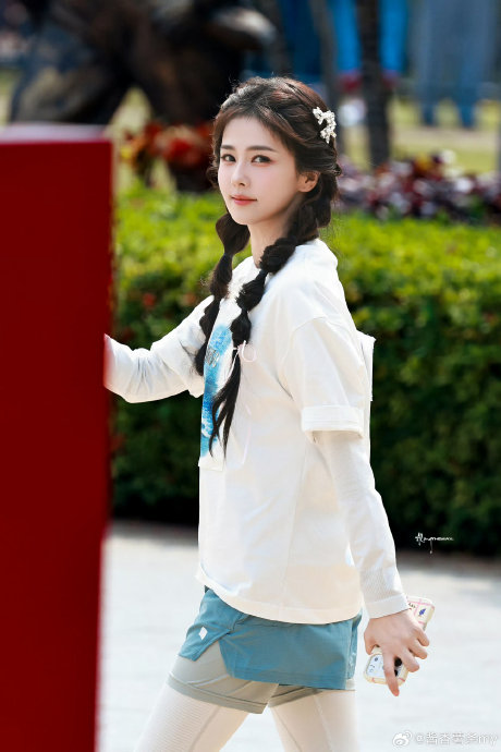 白鹿在《奔跑吧》里具体是怎么跳张真源《碎镜摇》舞的？