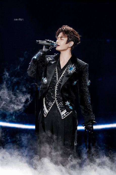 丁禹兮近期的舞台直拍和时尚活动生图，展现了他怎样的多面魅力？