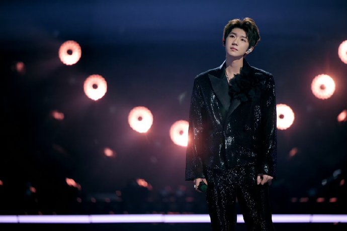 王源巡演宣传语“你要带我去哪”背后，藏着他六年的成长与奔赴