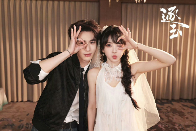 《逐玉》第31集的剧情是如何与现实中经纪人矛盾形成巧妙呼应的？