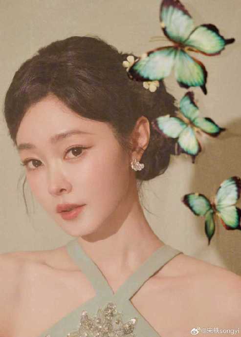 宋轶和万茜在阅文IP盛典上的同框互动引发了哪些讨论？