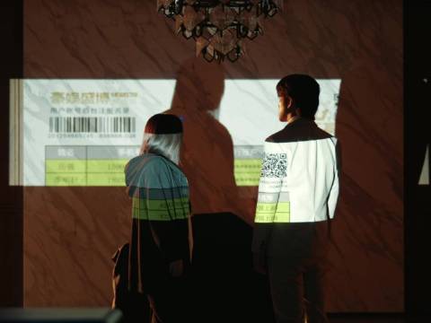 饶雨瓷携花圈现身柏木然葬礼怒怼其家人