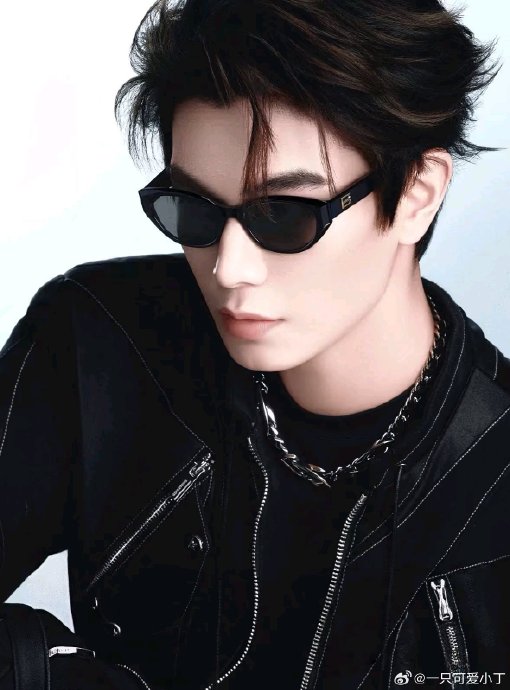 丁禹兮粉丝线下应援胶带被撕，饭圈冲突引文明追星大讨论