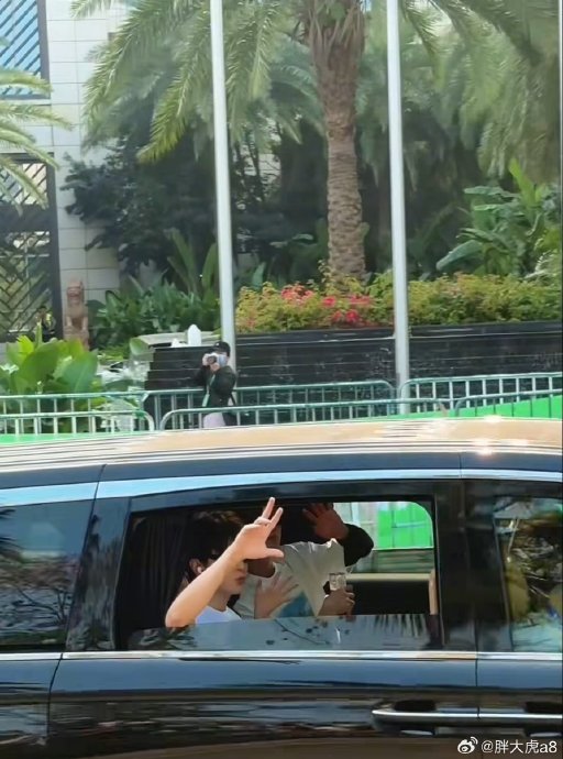 《奔跑吧》录制中范丞丞和李昀锐的具体互动过程是怎样的？