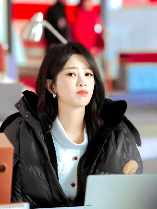 杨紫一句“怕你又期待你”，精准点评点燃《浪姐2026》直播期待值