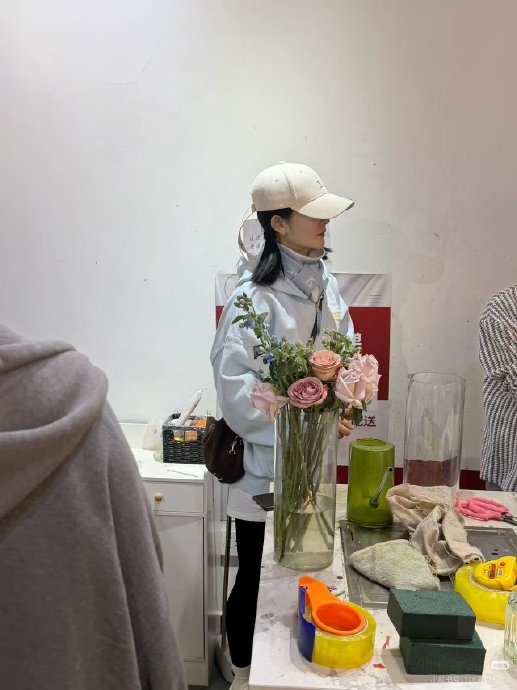 谢娜骑行12公里为张杰鸟巢送花，六年坚持成就内娱爱情范本