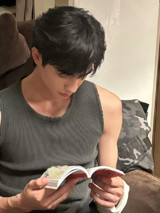 宋威龙签阿里系获自主权！《骄阳似我》后事业能否再爆？