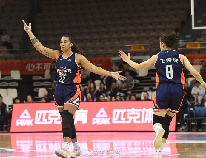 末节逆转！新疆女篮力克山东，WCBA季后赛再演宿敌对决
