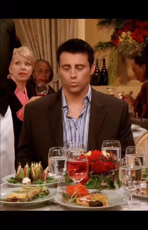 乔伊吃六人餐+生日蛋糕｜老友记