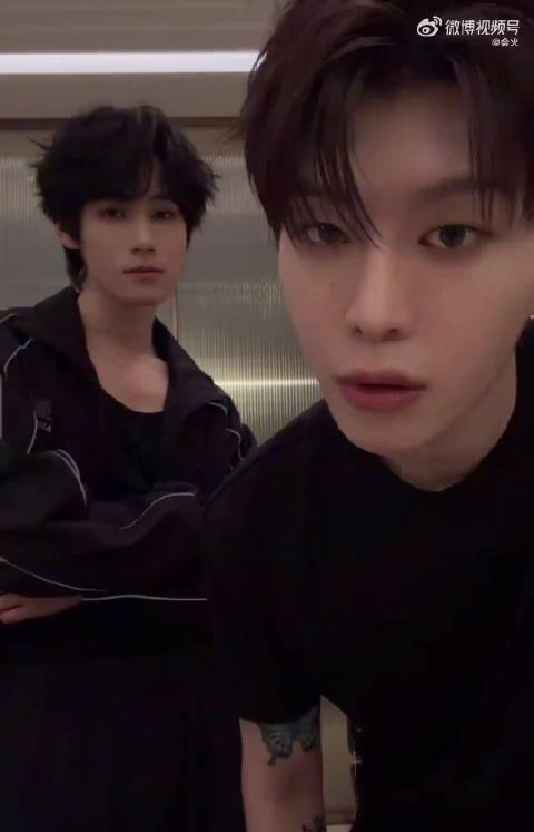 时代少年团-张真源 一早发这么火热的舞蹈 两个帅哥联动，爱看多发