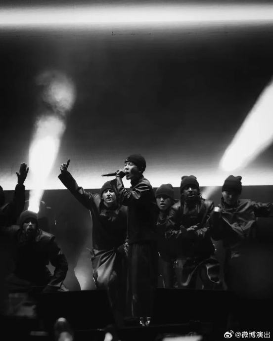 王嘉尔引爆墨西哥音乐节数万观众合唱