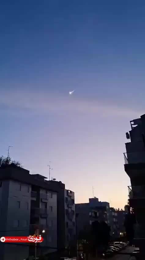 伊朗导弹袭击阿联酋经济区引发大火，弹道导弹直指以色列