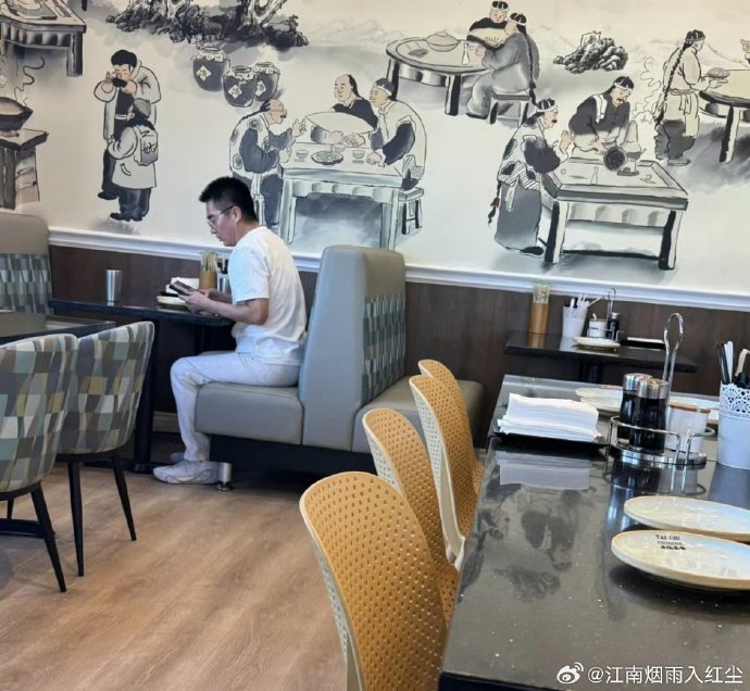 何晴前夫许亚军在陪伴她抗癌过程中具体做了哪些事，为何会被网友误解？