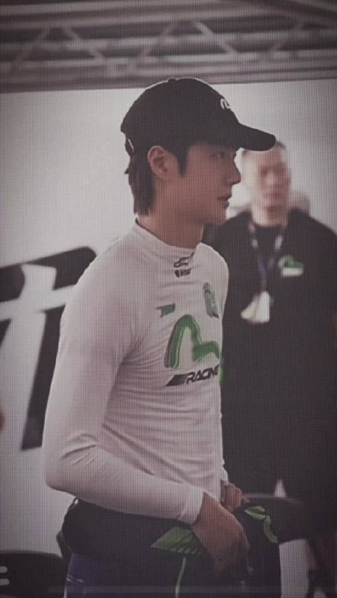 王一博实力与颜值兼具引关注