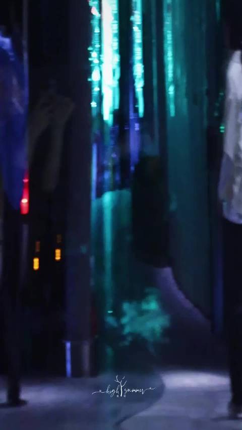 夜幕下格外的耀眼