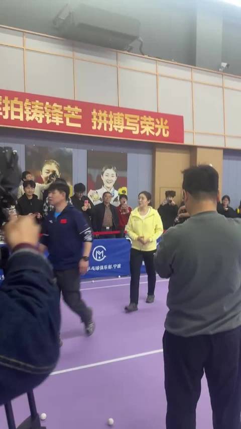 近距离看奥运冠军陈梦，陈梦在宁波