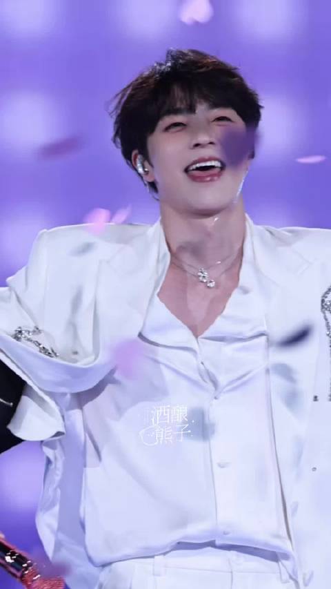 啊啊啊啊陈立农笑起来真的好明媚好治愈吧，绝美endingpose！