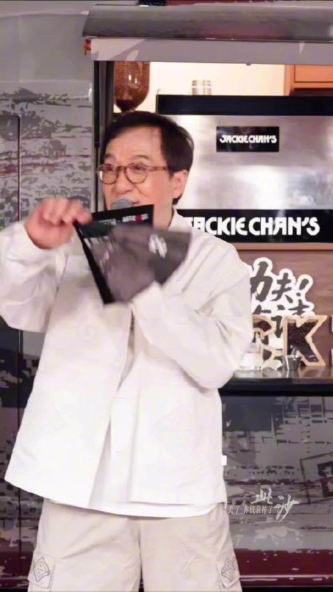 成龙《捕风追影》爆破戏亲身上阵,演员分享打戏幕后