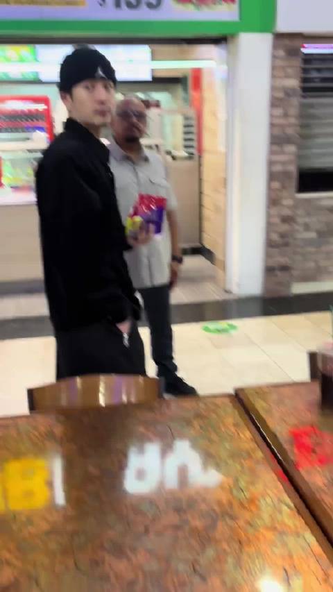 老觉得王嘉尔是明星当中最潇洒的一个