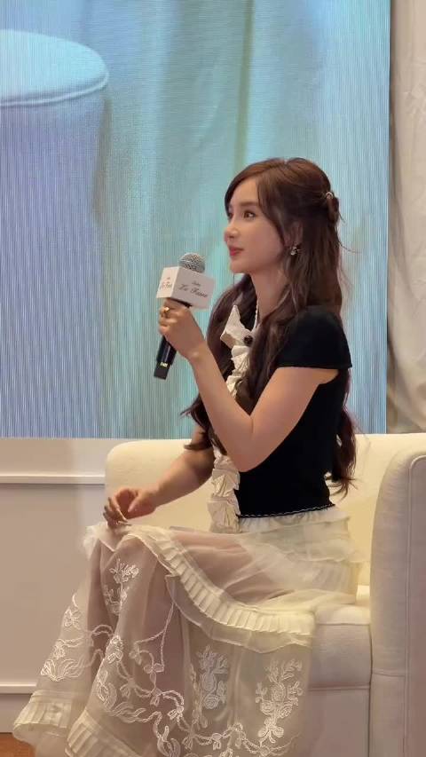 Angelababy韩安冉同框 这原相机下Angelababy真的好美！韩安冉是真喜欢baby