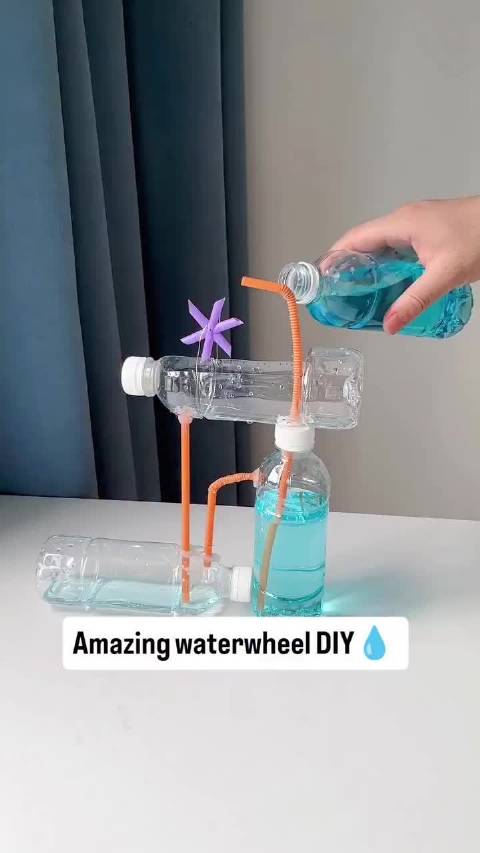 将三个塑料瓶变成一个有趣的小型喷泉水车！