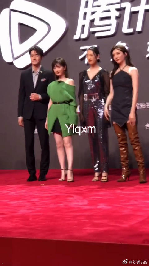 江疏影 三十而已 《三十而已》剧组亮相红毯 毛晓彤江疏影童谣同台比美