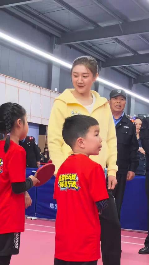 奥运冠军陈梦宁波开俱乐部指导青少年