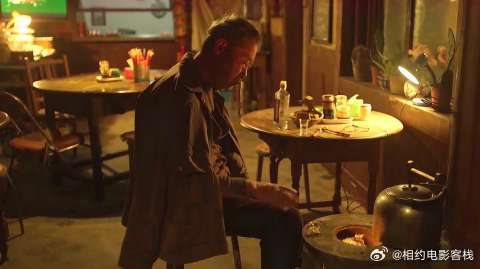 周冬雨井柏然主演《后来的我们》父亲情节引观众落泪