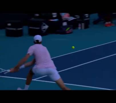 辛纳阳光双赛双杀兹维列夫，萨巴伦卡同步晋级冲击双冠